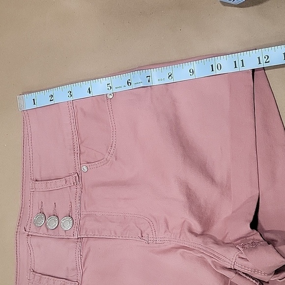 Blue Savvy HIgh Rise, 3-Button with Zip Closure, Mauve Shorts, Size 5, NWOT - Picture 8 of 8